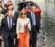 La princesse Maxima des Pays-Bas à la découverte du Musée Broekerveiling du village de Broek op Langedijk, le 5 juillet 2012. Il s'agit de l'ancien site des ventes aux enchères de fruits et légumes, acheminés par barque, jusqu'en 1973. Une pratique que le village fait ponctuellement revivre.