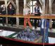 La princesse Maxima des Pays-Bas à la découverte du Musée Broekerveiling du village de Broek op Langedijk, le 5 juillet 2012. Il s'agit de l'ancien site des ventes aux enchères de fruits et légumes, acheminés par barque, jusqu'en 1973. Une pratique que le village fait ponctuellement revivre.