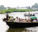 La princesse Maxima des Pays-Bas à la découverte du Musée Broekerveiling du village de Broek op Langedijk, le 5 juillet 2012. Il s'agit de l'ancien site des ventes aux enchères de fruits et légumes, acheminés par barque, jusqu'en 1973. Une pratique que le village fait ponctuellement revivre.