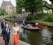 La princesse Maxima des Pays-Bas à la découverte du Musée Broekerveiling du village de Broek op Langedijk, le 5 juillet 2012. Il s'agit de l'ancien site des ventes aux enchères de fruits et légumes, acheminés par barque, jusqu'en 1973. Une pratique que le village fait ponctuellement revivre.