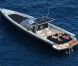 Bianca Brandolini d'Adda mène la Dolce Vita en se prélassant sur un yacht avec un charmant jeune homme. Taormina, le 9 juillet 2012.