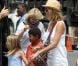 Heidi Klum en compagnie de ses parents Erna et Gunther ainsi que de ses quatre enfants, Leni, Henry, Johan et Lou à New York, le 14 juillet 2012