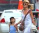 Heidi Klum en compagnie de ses quatre enfants, Leni, Henry, Johan et Lou à New York, le 14 juillet 2012 - Heidi Klum main dans la main avec Leni