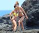 Avec une amie, Eva Amurri en bikini en vacances à Hawaï le 4 juillet 2012