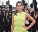 Freida Pinto osait la robe fendue en Atelier Versace sur le tapis rouge du Festival de Cannes, le 17 mai 2012.