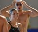 Laure Manaudou souriante au milieu des Lacourt, Gilot et Bernard avant les JO
