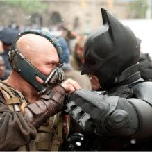 Christian Bale et Tom Hardy dans <em>The Dark Knight Rises.</em>