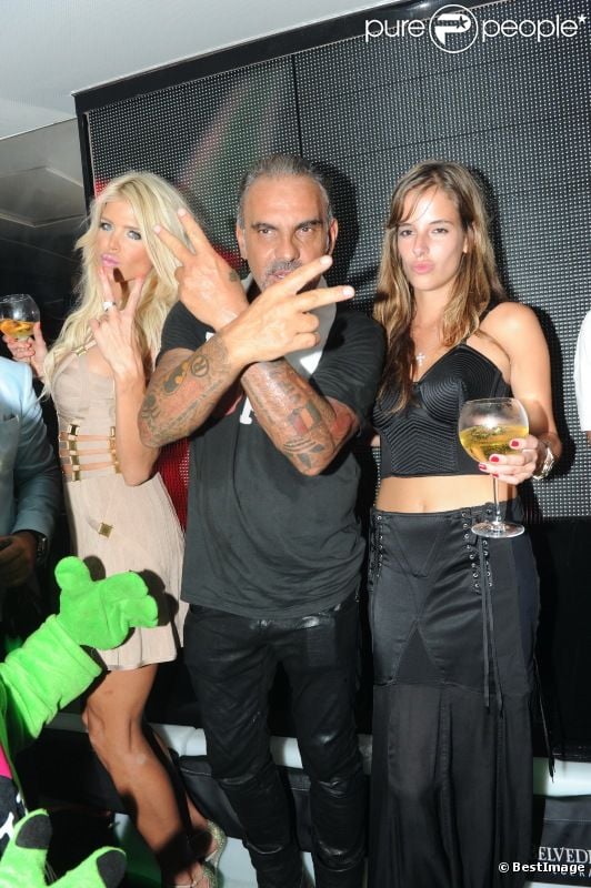 Christian Audigier, sa compagne Nathalie Sorensen et l'animatrice et playmate Victoria Silvstedt, au VIP Room de St-Tropez, le vendredi 27 juillet 2012.
