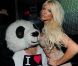 Victoria Silvstedt, en compagnie d'un délicieux panda, au VIP Room de St-Tropez, le vendredi 27 juillet 2012.