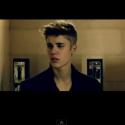 Justin Bieber : Esquinté par Michael Madsen dans le clip As Long As You Love Me