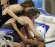 Camille Muffat, Charlotte Bonnet, Ophelie-Cyrielle Etienne et Coralie Balmy heureuses après avoir décroché le bronze olympique lors du relais 4x200 m nage libre lors des Jeux olympiques de Londres le 1er août 2012