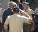 Le roi Juan Carlos Ier d'Espagne lors de sa visite le 2 août 2012 au ministère de la Défense, à Madrid. Victime d'une chute après la revue des troupes, dont résultent des contusions sur son nez et son menton, le monarque a toutefois poursuivi sa mission.