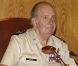 Le roi Juan Carlos Ier d'Espagne lors de sa visite le 2 août 2012 au ministère de la Défense, à Madrid. Victime d'une chute après la revue des troupes, dont résultent des contusions sur son nez et son menton, le monarque a toutefois poursuivi sa mission.
