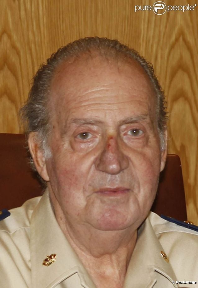 REY  JUAN CARLOS Y DOÑA SOFÍA - AGENDA Y ACTIVIDADES - Página 17 908152-le-roi-juan-carlos-ier-d-espagne-lors-637x0-1