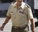 Le roi Juan Carlos Ier d'Espagne lors de sa visite le 2 août 2012 au ministère de la Défense, à Madrid. Victime d'une chute après la revue des troupes, dont résultent des contusions sur son nez et son menton, le monarque a toutefois poursuivi sa mission.
