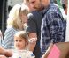 Ben Affleck et ses filles au Farmers Market le 12 août 2012 à Los Angeles