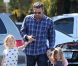Ben Affleck et ses filles au Farmers Market le 12 août 2012 à Los Angeles