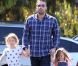 Ben Affleck et ses filles au Farmers Market le 12 août 2012 à Los Angeles