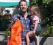 Sortie au Farmers Market de Los Angeles pour Ben Affleck et ses filles le 12 août 2012