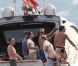Elton John et David Furnish sur un yacht au large de St-Tropez, le lundi 13 août 2012.