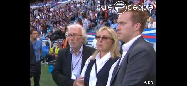 Deux mois après sa mort, Thierry Roland a été honoré le 15 août 2012 par une standing ovation d'une minute d'applaudissements en préambule au match France-Uruguay au stade Océane du Havre.
