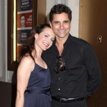 Kristin Davis et John Stamos à la sortie de leur représentation de The New Man, à New York, le 19 août 2012
