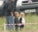Angelina Jolie porte ses cornes sur le tournage de  Maleficent  en juin 2012 en Angleterre. Ses jumeaux Vivienne et Knox étaient présents pour la voir.