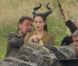 Angelina Jolie porte ses cornes sur le tournage de  Maleficent  en juin 2012 en Angleterre. Ses jumeaux Vivienne et Knox étaient présents.
