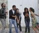 Leïla Bekhti et Géraldine Nakache, en plein fou rire, et des Bronzés amoureux