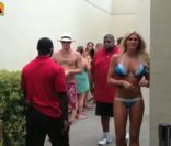 Le prince Harry au MGM Grand de Las Vegas en août 2012, au lendemain de sa soirée strip-billard connue du monde entier...