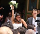 Mariage heureux de Nicolas Coullier et Julie Burdin, le 1er septembre 2012. Les mariés sortent de l'église après s'être dit "oui" !