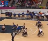 Epreuve de basket en fauteuil pour les Jeux paralympiques (dans  Le Petit Journal  du mardi 4 septembre 2012).