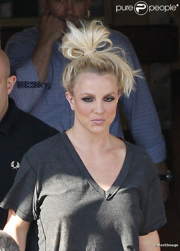 Britney Spears à la sortie d'un shooting, en août 2012 en Californie - photos Purepeople