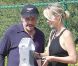 Johnny Hallyday et Laeticia Hallyday dans le quartier de Beverly Hills où ils se rendent chez leur coiffeur, à Los Angeles, le 10 septembre 2012.