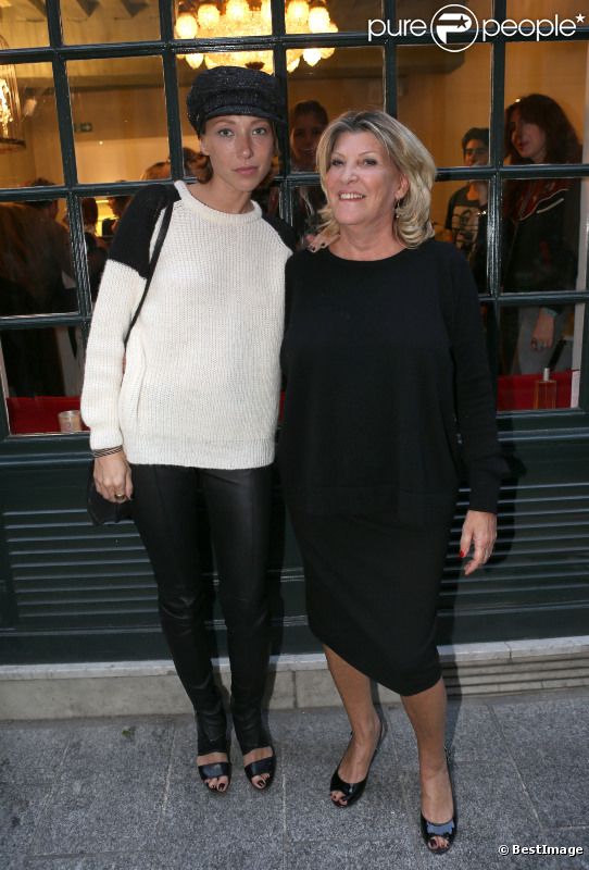 EXCLU : Laura Smet et Anna Carlota lors de l'ouverture du nouvel institut de beauté Miss Carlota dans le quartier Saint-Germain des prés à Paris le 24 Septembre 2012.