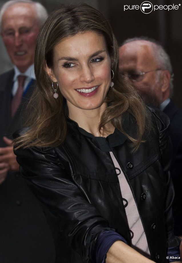 AGENDA DE LOS PRINCIPES DE ASTURIAS - Página 90 944739-crown-princess-letizia-arrives-to-open-637x0-2