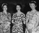 La princesse Ragnhild (à droite) avec la princesse Astrid et la reine Elizabeth II
