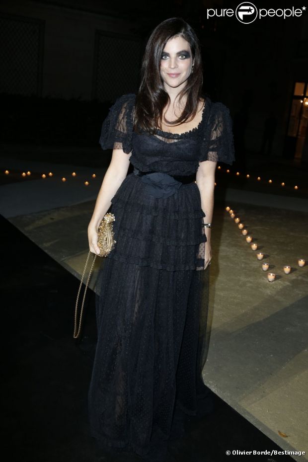 Julia Restoin lors de la soirée de Carine Roitfeld et MAC organisée à paris le 2 octobre 2012