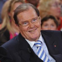 Roger Moore sur le tournage de l'émission <em>Vivement Dimanche</em> spéciale Astérix et Obélix que diffusera France 2, dimanche 7 octobre 2012.
