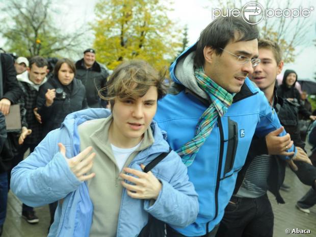Yekaterina Samutsevich, membre des Pussy Riot, a été libérée le 10 octobre 2012 : la justice de Moscou a révisé sa condamnation à deux ans de camp en sursis. Ses deux partenaires restent quant à elles en détention.