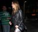 Jessica Alba, lookée avec son perfecto, se rend au concert de Madonna le 11 octobre 2012