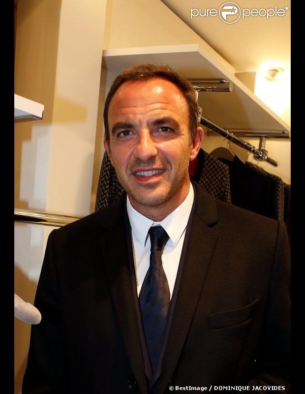 Nikos Aliagas lors de l'inauguration de la boutique Montagut rue du Faubourg Saint-Honoré ainsi que le lancement du site de vente en ligne de la marque, à Paris le 11 Octobre 2012.