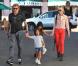 Johnny et Laeticia Hallyday font du shopping avec leurs filles Jade et Joy à Pacific Palisades le 27 Septembre 2012.
