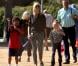 Sortie en famille pour les enfants d'Heidi Klum avec leurs garnd-parents. Brentwood, le 13 octobre 2012.