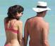 Exclusif - Olga Kurylenko et son compagnon Danny Huston, main dans la main, profitent du soleil et de la plage à se Miami. Le 16 octobre 2012.
