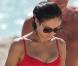 Exclusif - La sexy Olga Kurylenko et son compagnon Danny Huston forment un couple assorti en rouge sur la plage. Miami, le 16 octobre 2012.