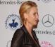 Nicollette Sheridan ultrasexy, exhibe ses jolies gambettes sur le tapis rouge du gala Carousel of Hope, à l'hôtel Beverly Hilton. Beverly Hills, le 20 octobre 2012.