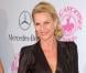 Nicollette Sheridan ultrasexy, exhibe ses jolies gambettes sur le tapis rouge du gala Carousel of Hope, à l'hôtel Beverly Hilton. Beverly Hills, le 20 octobre 2012.