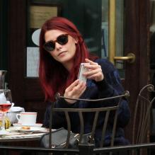 <p>Ashley Greene et sa nouvelle coupe de cheveux en train de déjeuner à New York le 20 octobre 2012.</p>
<p></p>