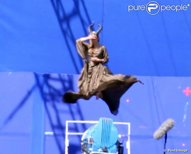 Angelina Jolie sur le tournage du film Maleficent en Grande-Bretagne en juillet 2012